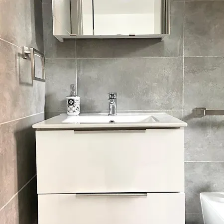 게스트하우스 A-b House